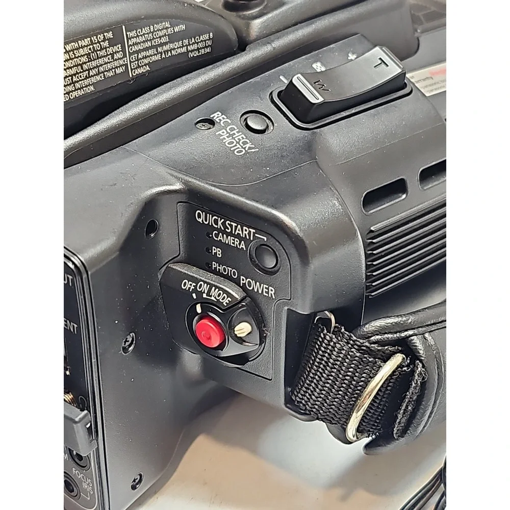 Panasonic AG-HMC40P‎ AVCCAM Professional HD Camcorder (FOR PARTS OR REPAIR)